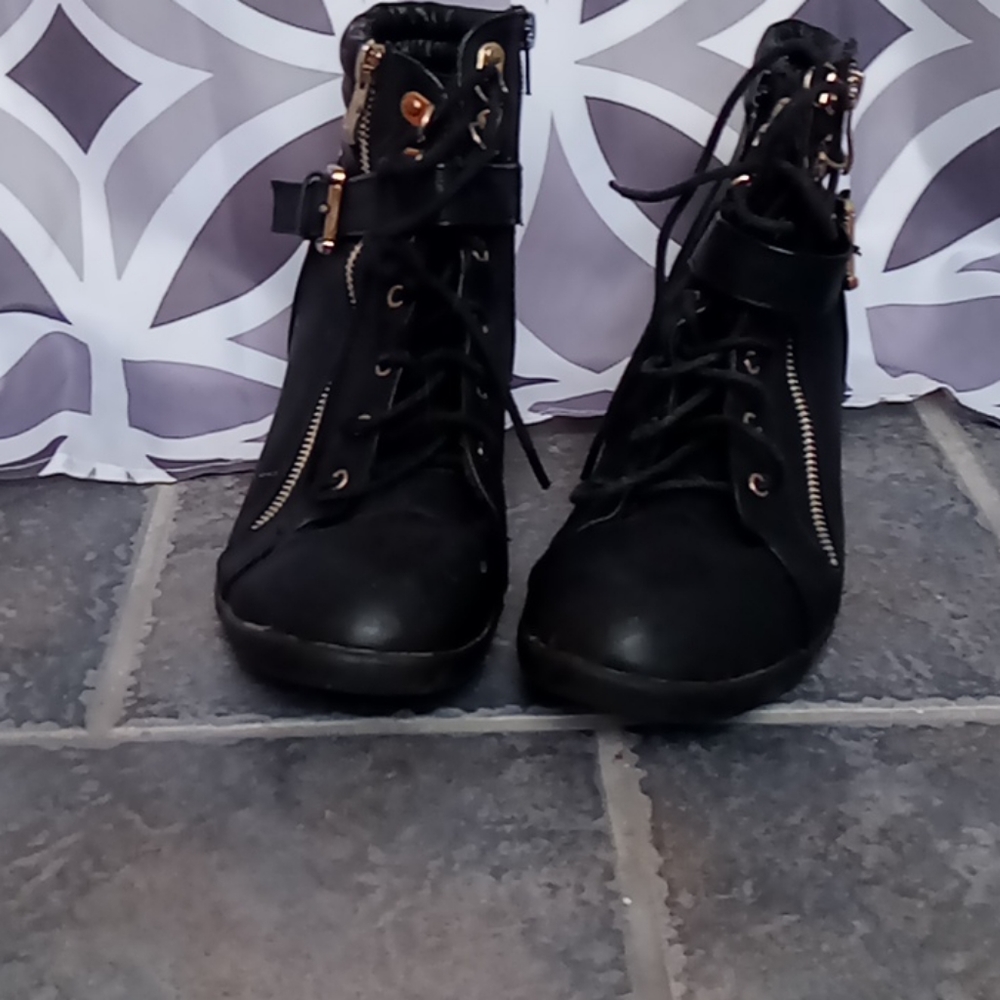 Top Moda 7 1/2  black high top wedges